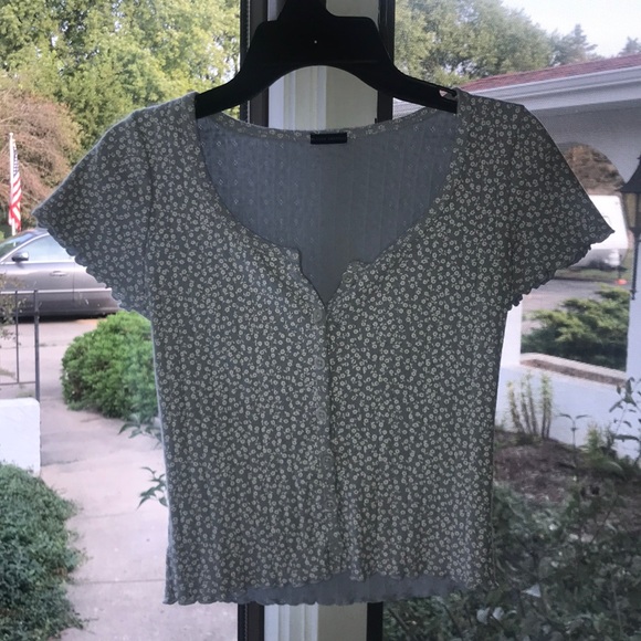 Brandy Melville Tops - Floral Brandy Zelly Top
